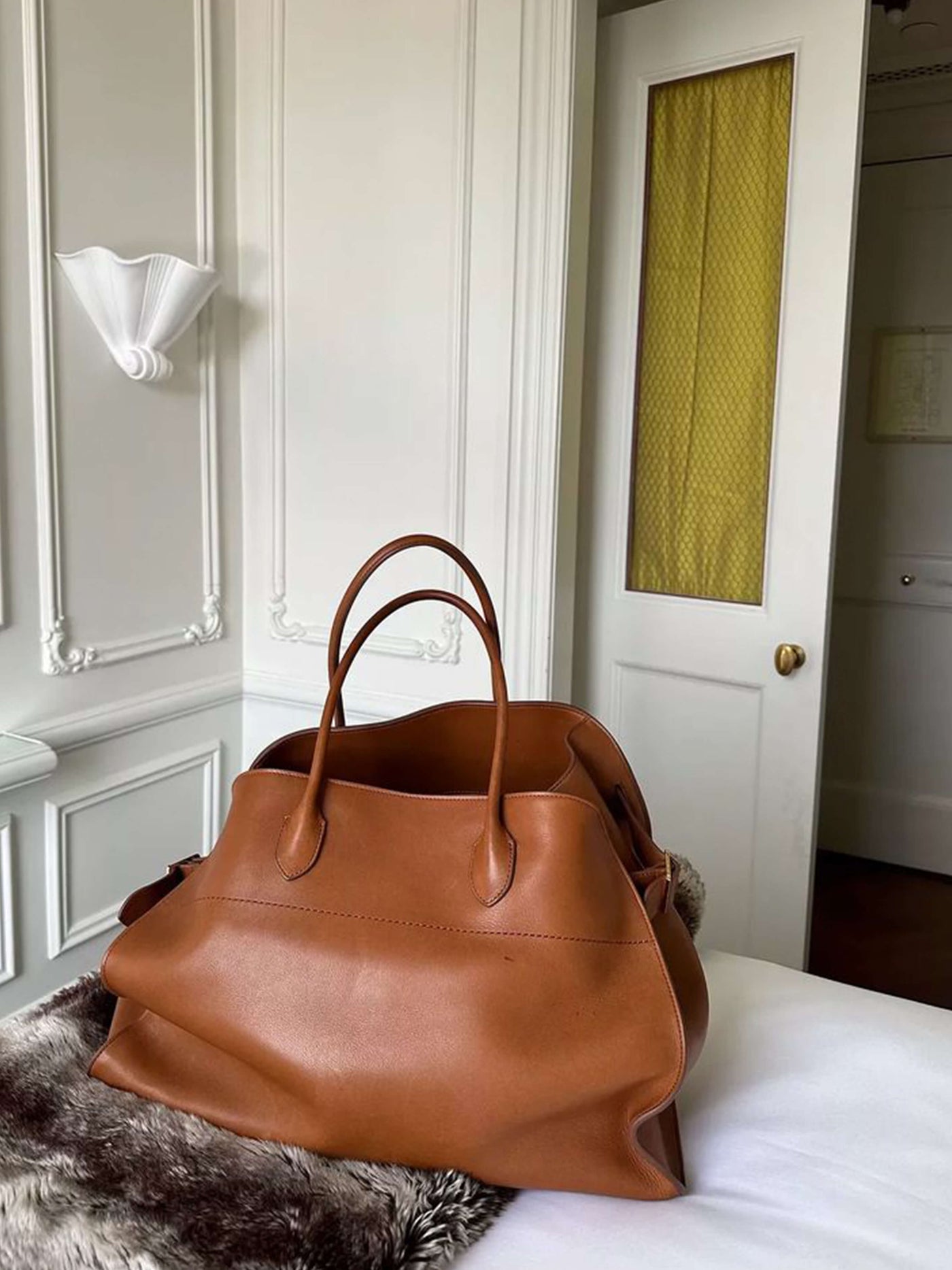 Yumí  Suède Shoulder Bag